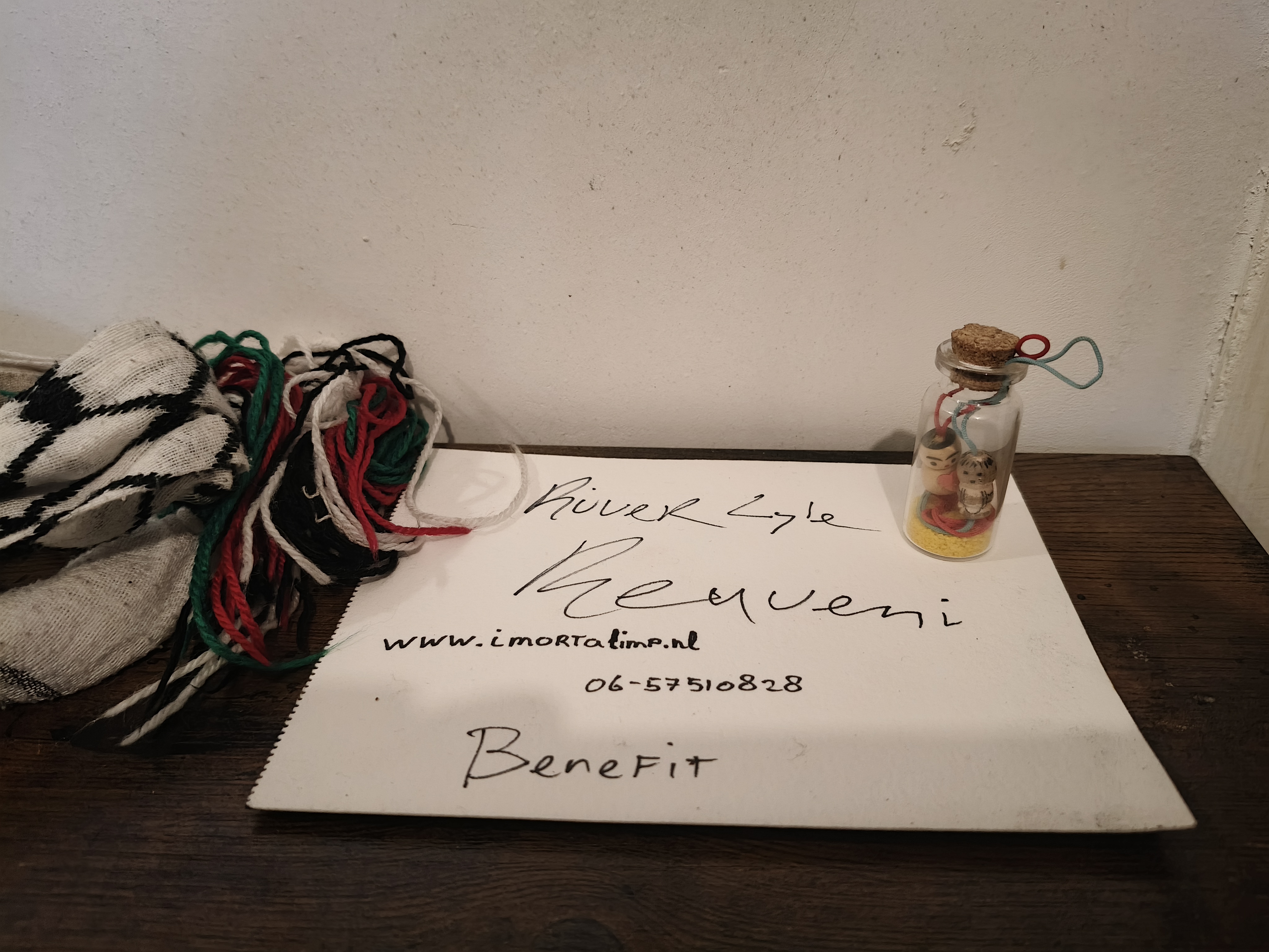 (Geluks poppetjes in een flesje/Luck puppets in a bottle)